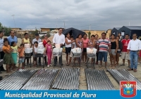 Alcalde de Piura lleva ayuda a damnificados por incendio en Aledaños Kurt Beer