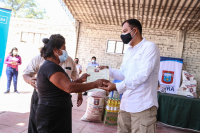 MPP entrega títulos de propiedad y alimentos a comedores de caseríos de El Tallán